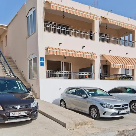 Apartman Zara *